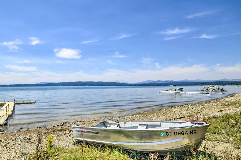 Scenic Lake Almanor Home with Mountain Views!