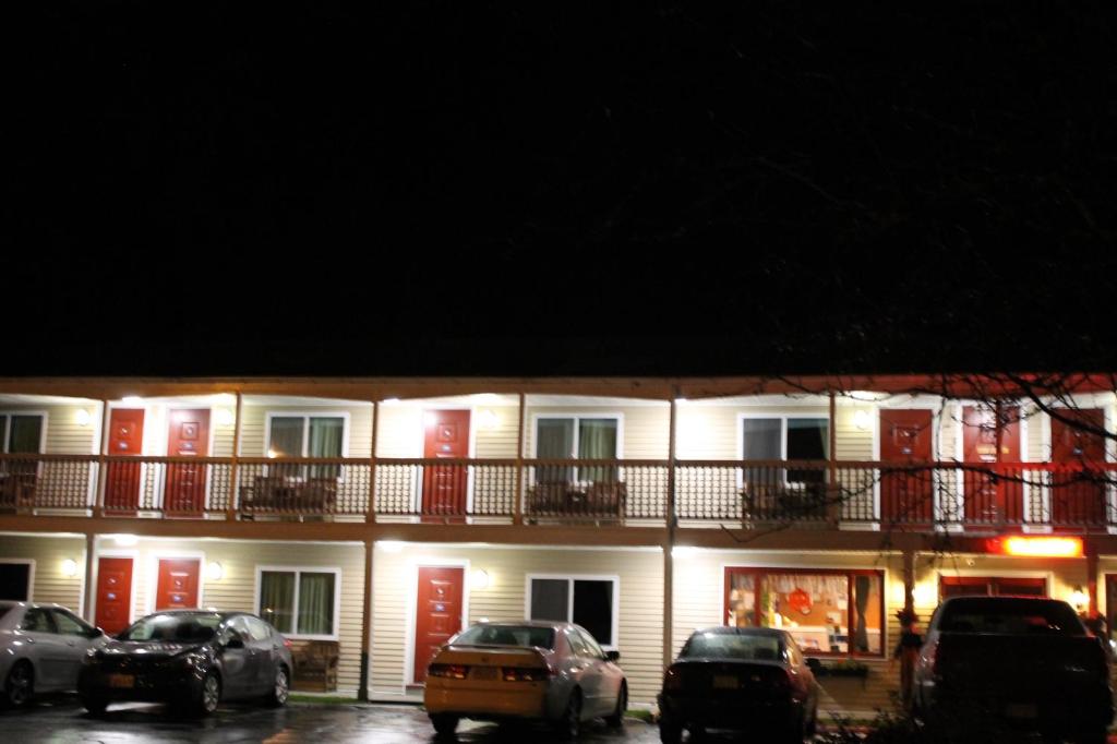 Cozy Corner Motel photo
