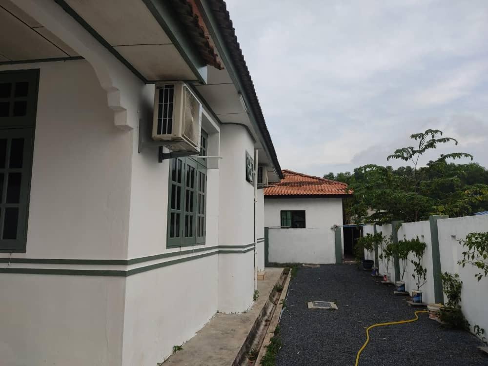 HOMESTAY PAKA-Pok Yie — Hotel in Paka