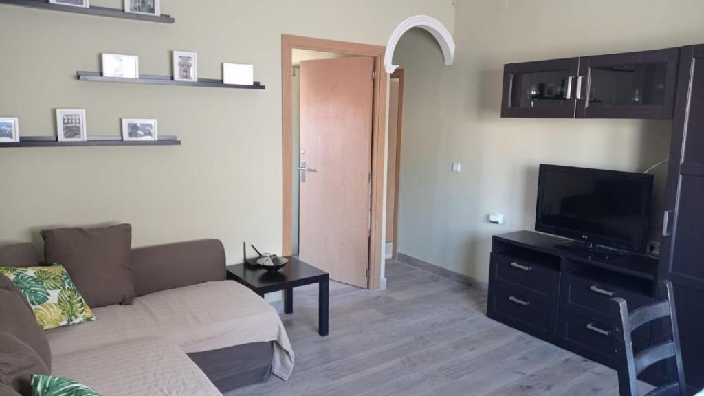 Apartamento, dos dormitorios, tipo ático cerca del centro - 4