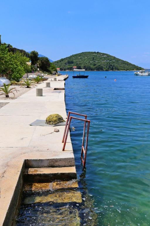 Apartments by the sea Luka Dubrava, Peljesac - 4568 photo