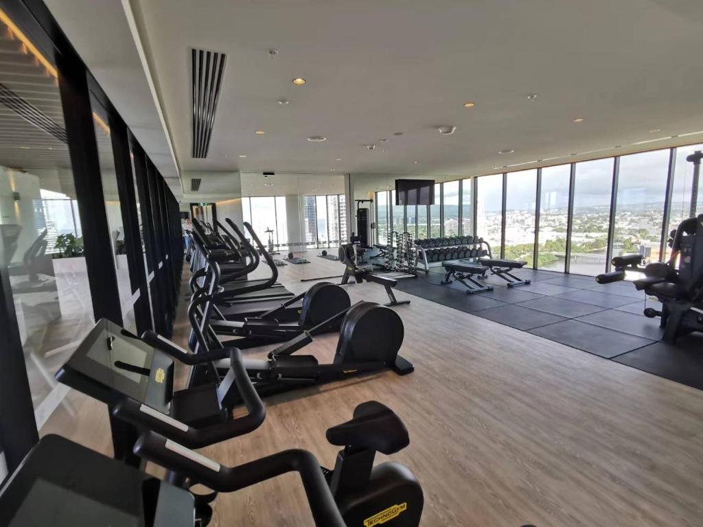 2 Bedroom Luxurious Family Residence with Ocean View in Broadbeach Gold Coast next to Casino and Pac photo