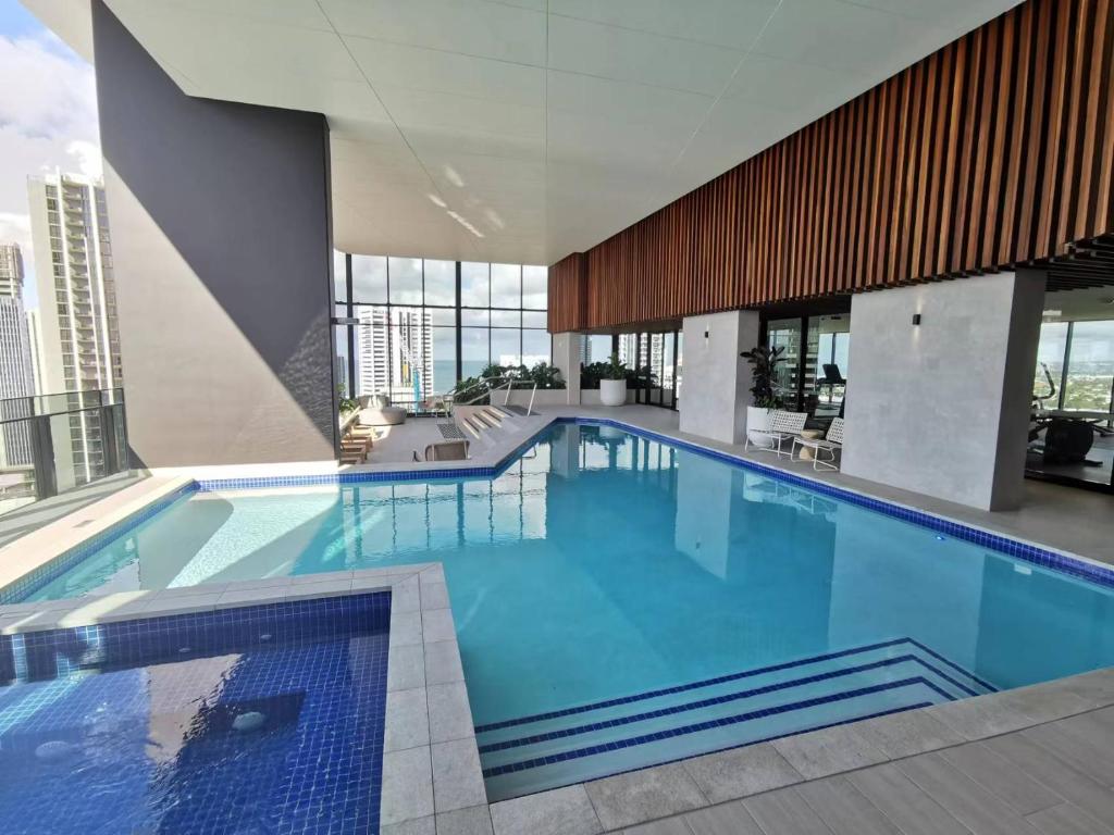 2 Bedroom Luxurious Family Residence with Ocean View in Broadbeach Gold Coast next to Casino and Pac photo