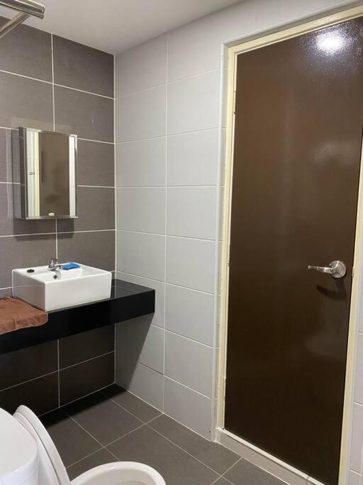 Lovely and Exclusive 3 bedrooms apt@KSL Daya photo