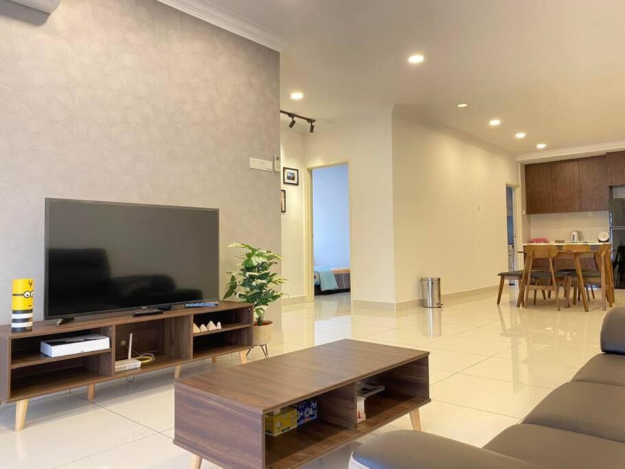 Lovely and Exclusive 3 bedrooms apt@KSL Daya photo