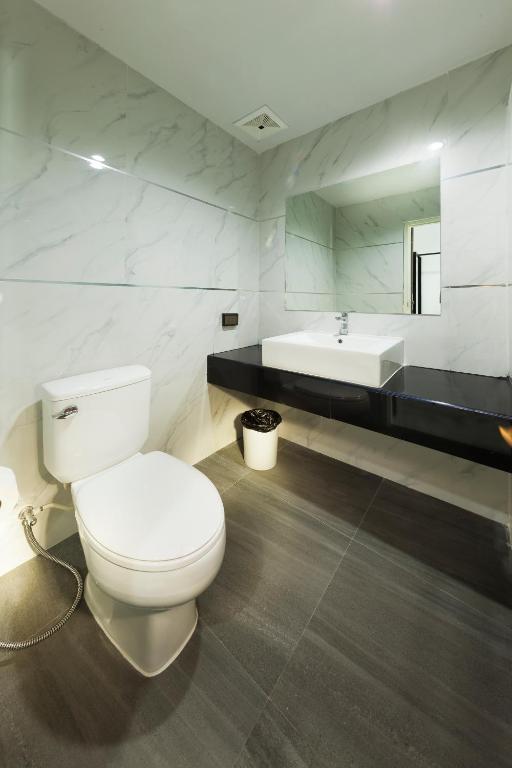 B Hotel photo
