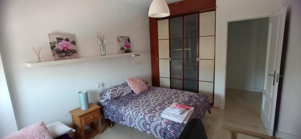 Atico Queen Itimad — Hotel in Seville