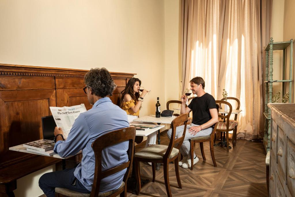 Shared lounge/TV area