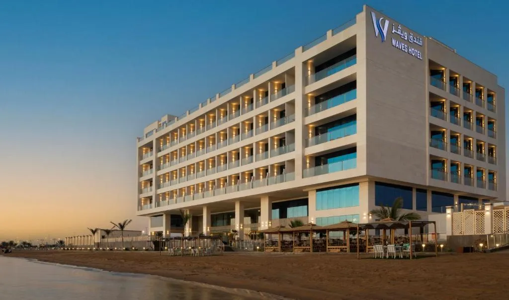 Waves Hotel, hotel in Umm Lajj