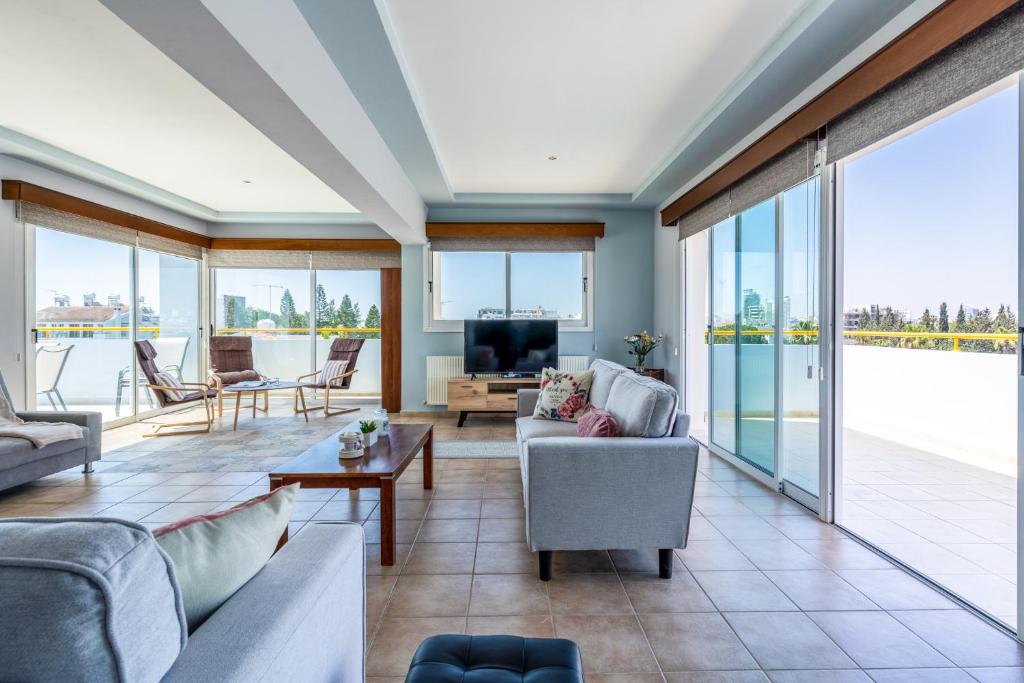 Melograno 3-BR Apt w/ Terrace in Larnaca, Larnaka