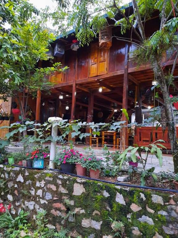 Mai Chau Homestay -Bamboo Wall-Traditional culture