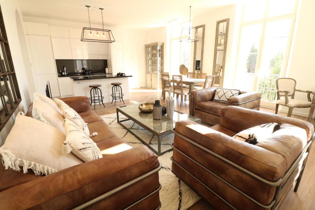 Beautiful 3 bedroom Carlton Canada 403 - 2