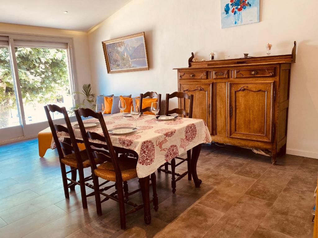 Bright airy family style close to the beach