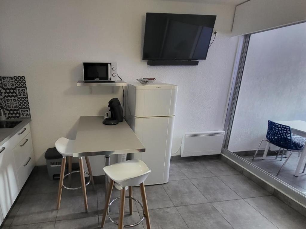 Studio cabine à Sète avec climatisation et parking, proche canal - FR-1-338-398 - 3