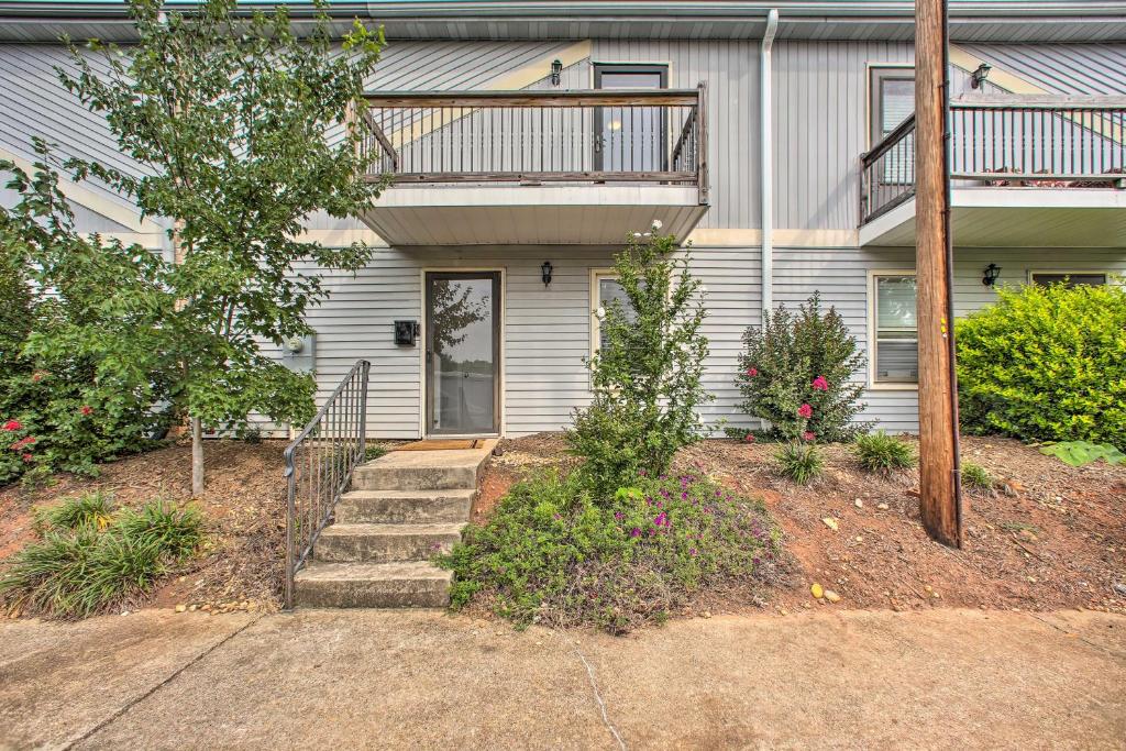 Pet-Friendly Gem 6 Mi to Downtown Greenville