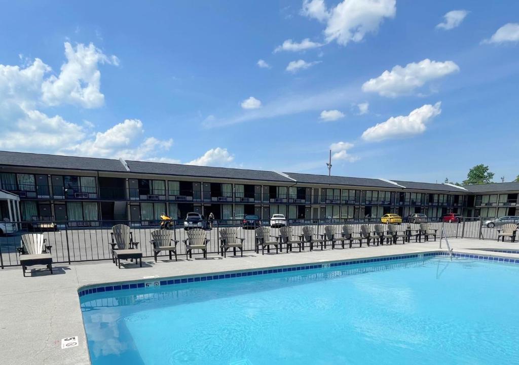 Travelodge by Wyndham Pigeon Forge Dollywood Lane