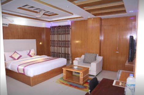 HOTEL LIVING INTERNATIONAL, ASHKONA photo