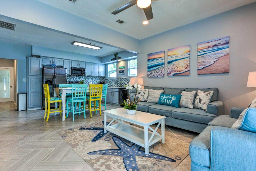 Charming Coastal Getaway, Near Beach and Pier!, Gulfport
