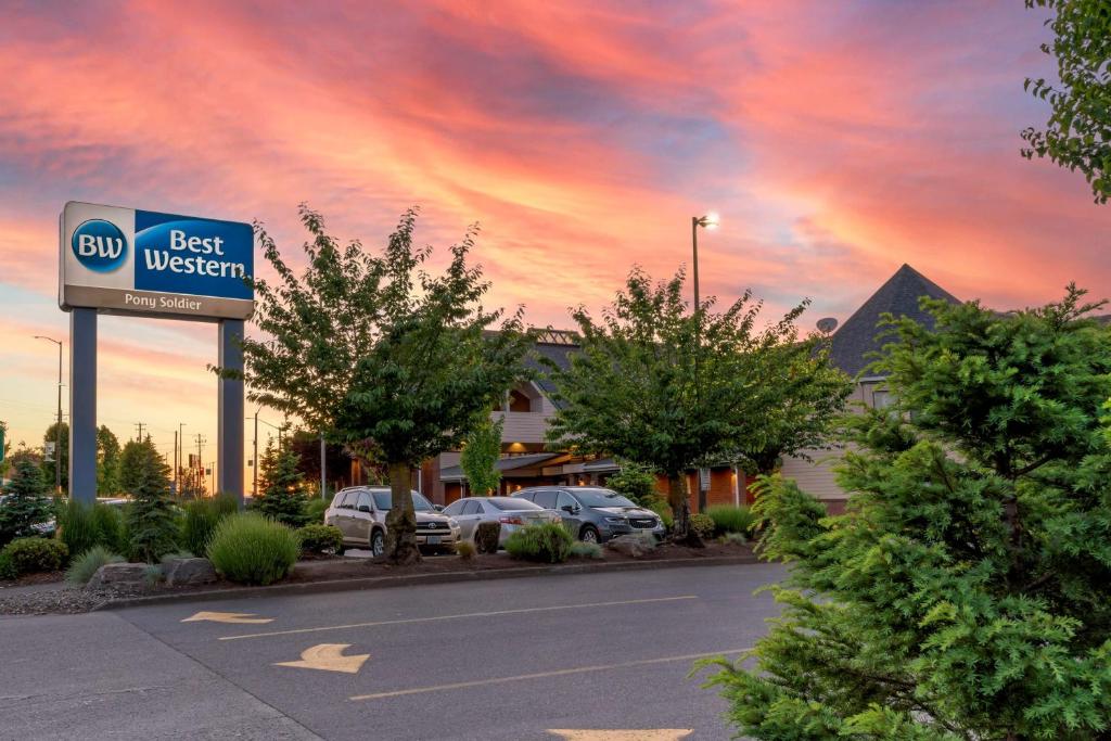 Best Western Pony Soldier Inn Airport photo