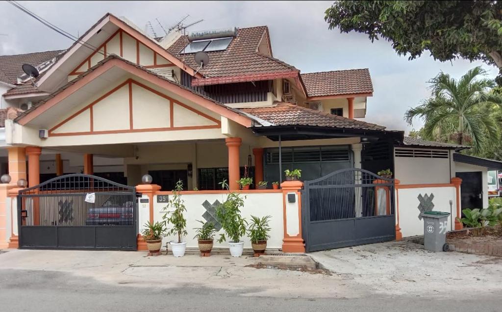 Comfortable Swimming Pool Homestay Melaka photo