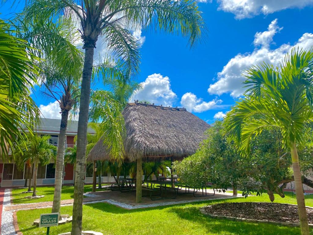 Garden Inn Homestead - Everglades - Gateway to Keys