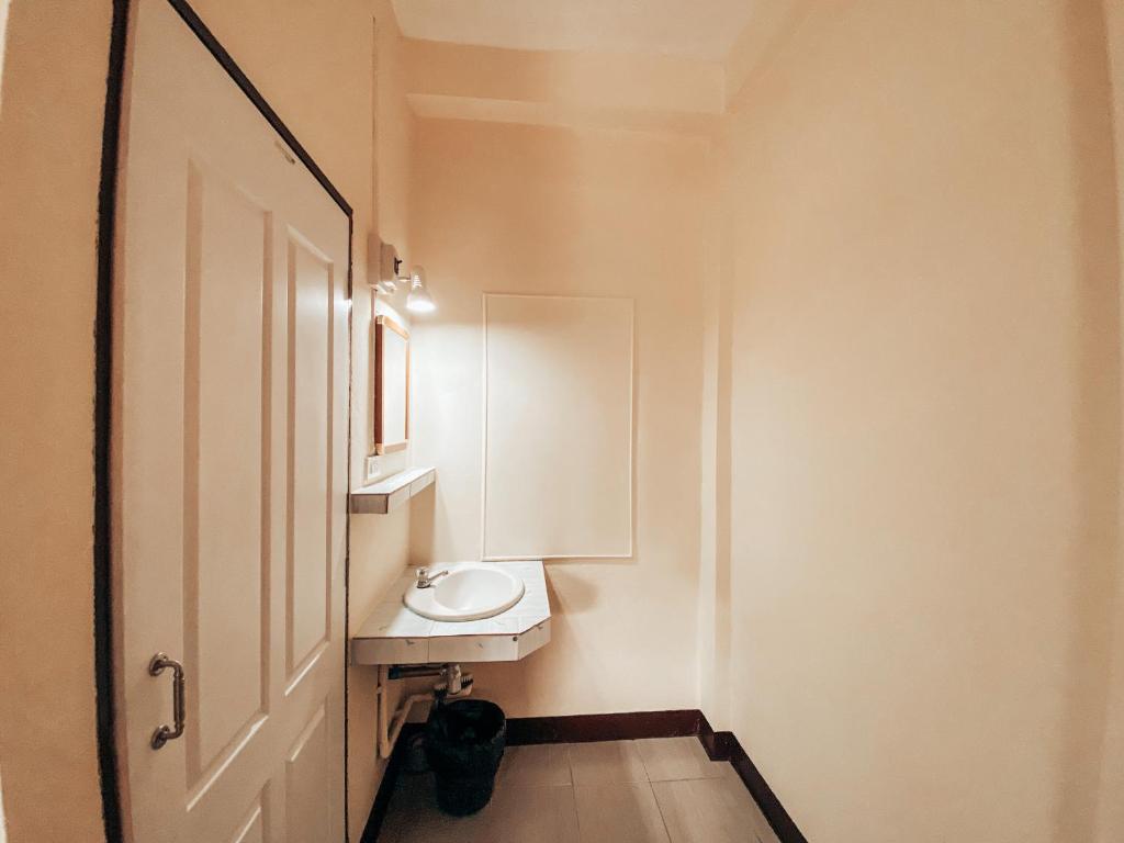 The Shire Guesthouse photo