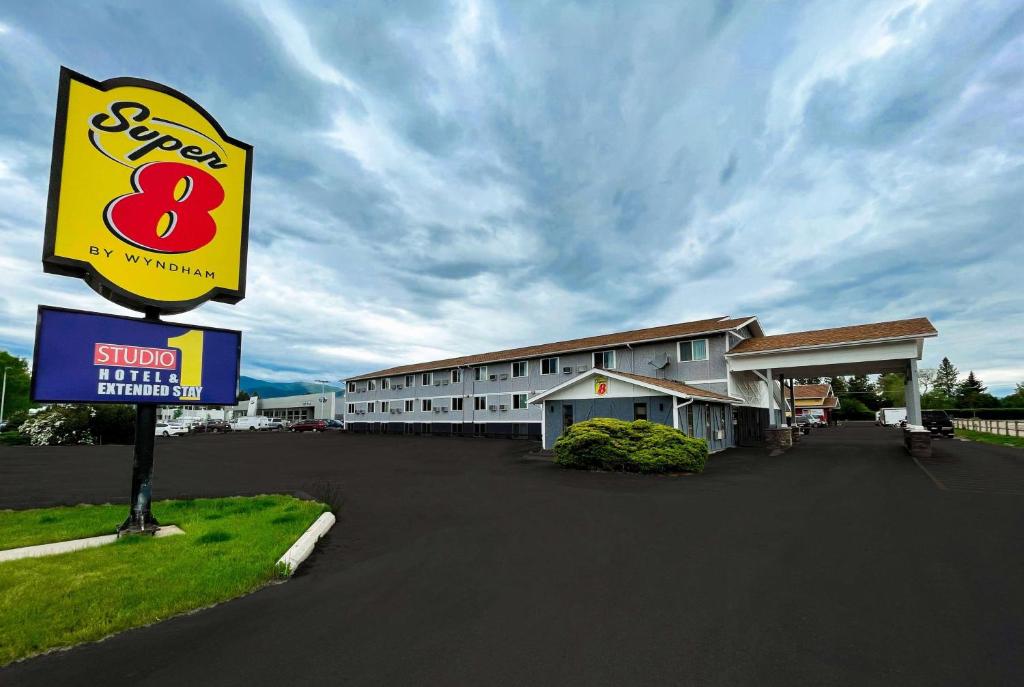 Super 8 by Wyndham Missoula/Brooks Street, Missoula