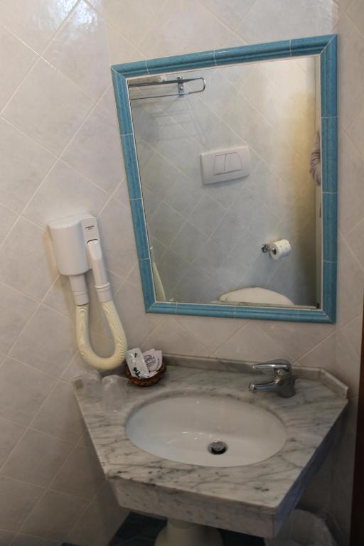 Hotel Esperia photo