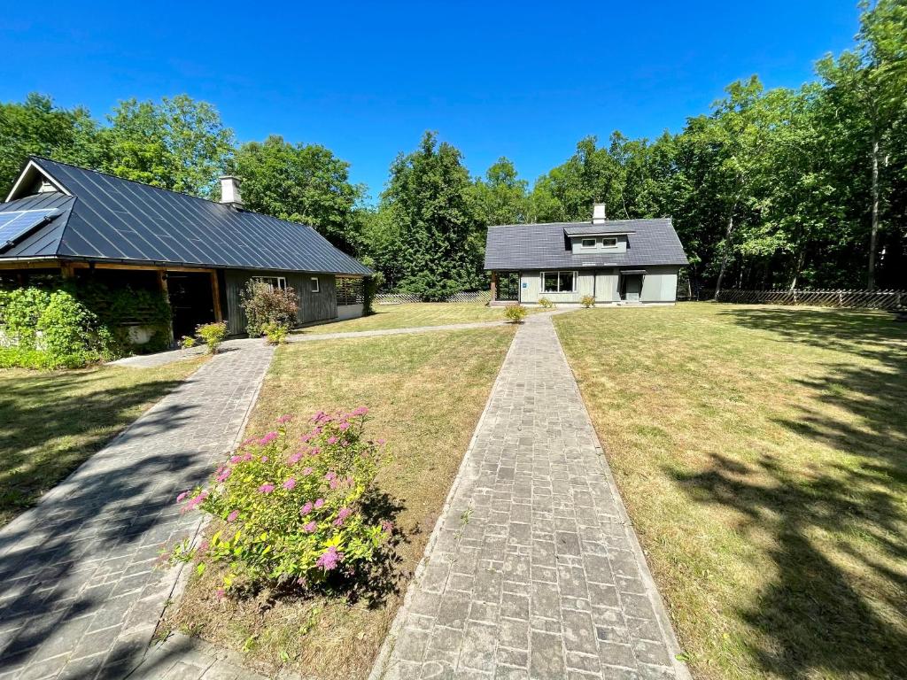 Lehtla Puhkekompleks, Austla