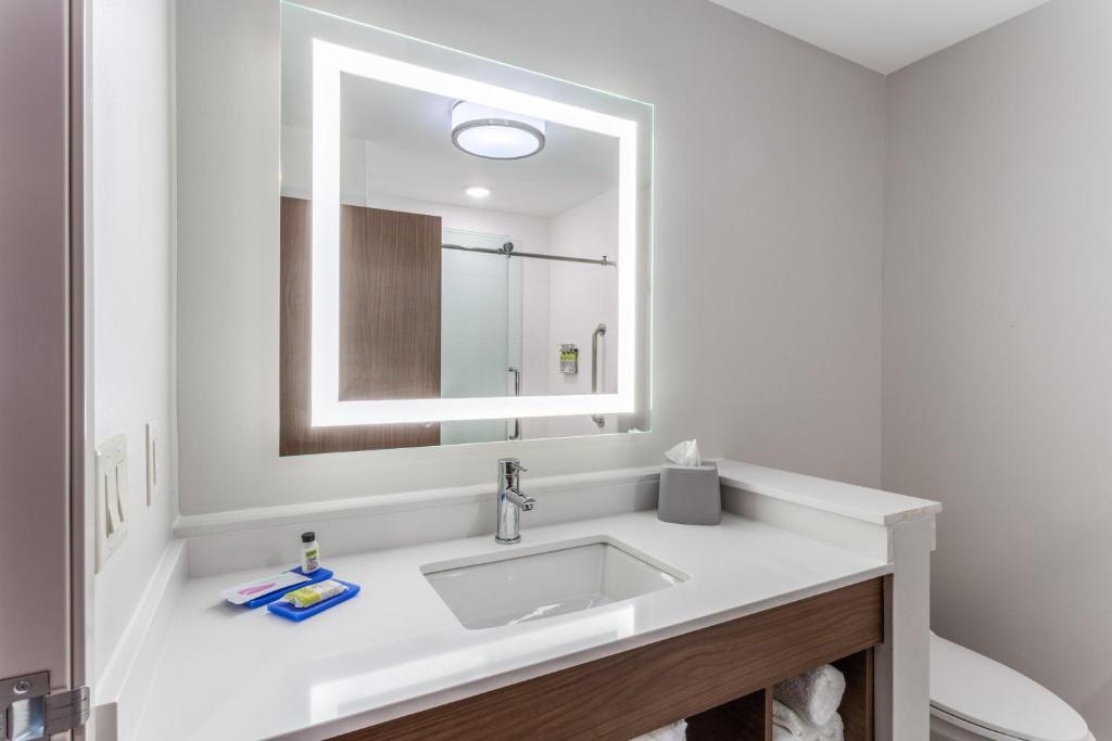 Holiday Inn Express Kearney photo