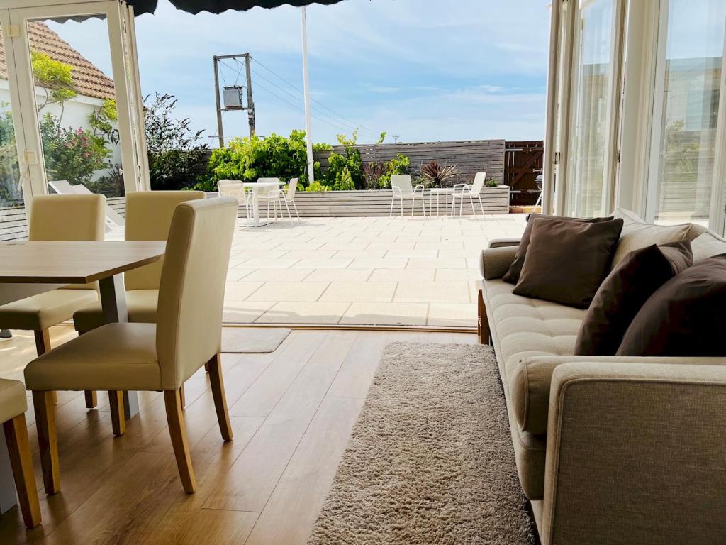 Fabulous Beach Front Holiday Location, Lydd-on-Sea photo 3