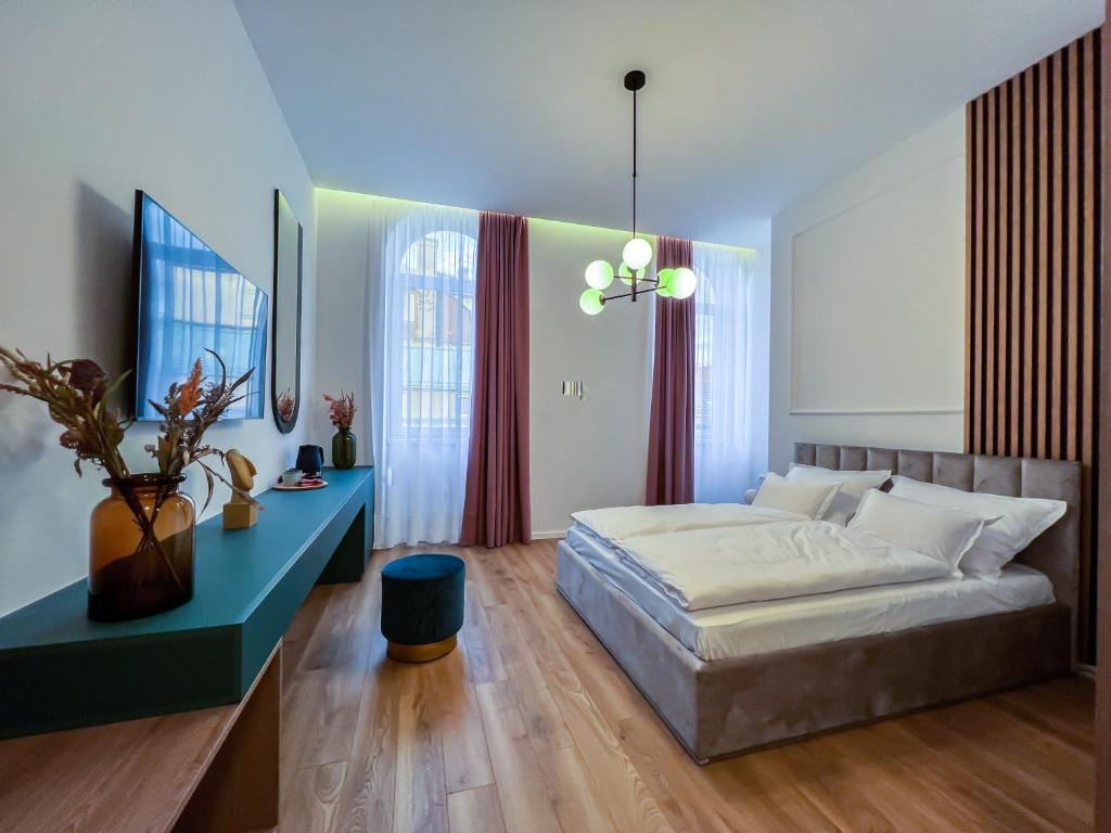 Lux City Apartments & Rooms - 1