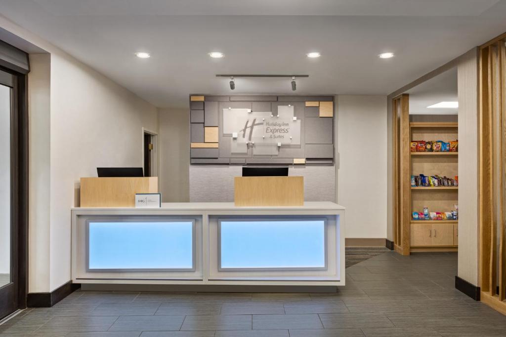 Holiday Inn Express Hotel & Suites Greenville-Downtown photo