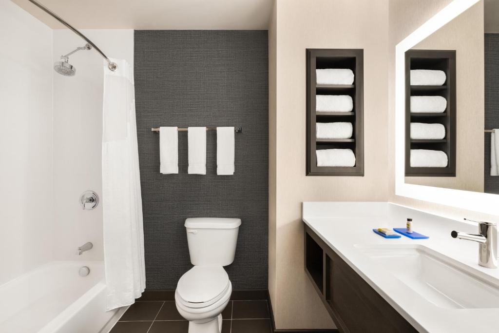 Holiday Inn Express Hotel & Suites Denver Airport photo