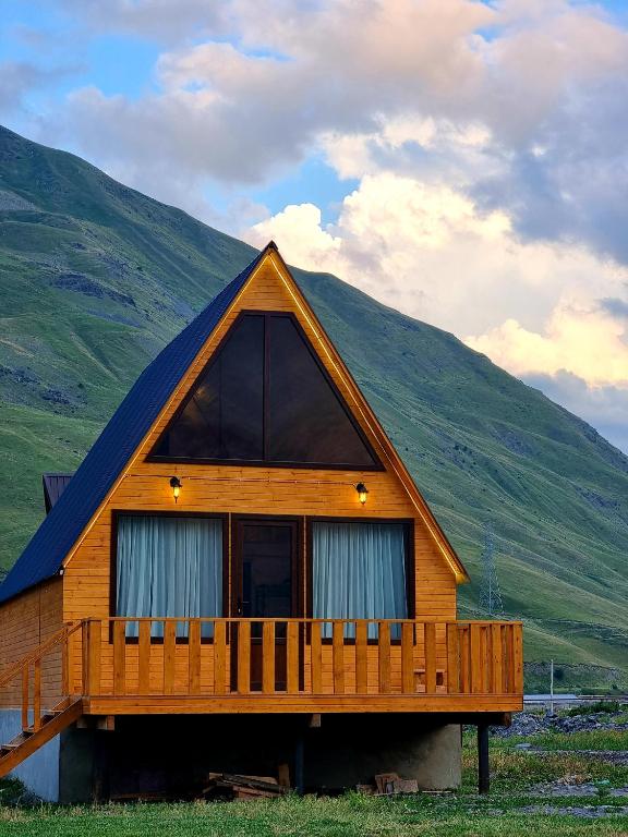 Mountain hut in Kazbegi — Hotel in Arsha