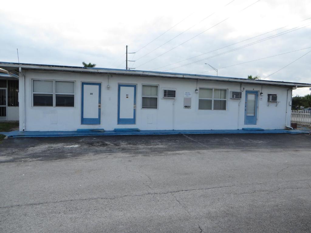 Royal Palms Motel photo