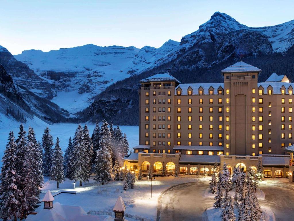 Канада озеро Луиза Fairmont