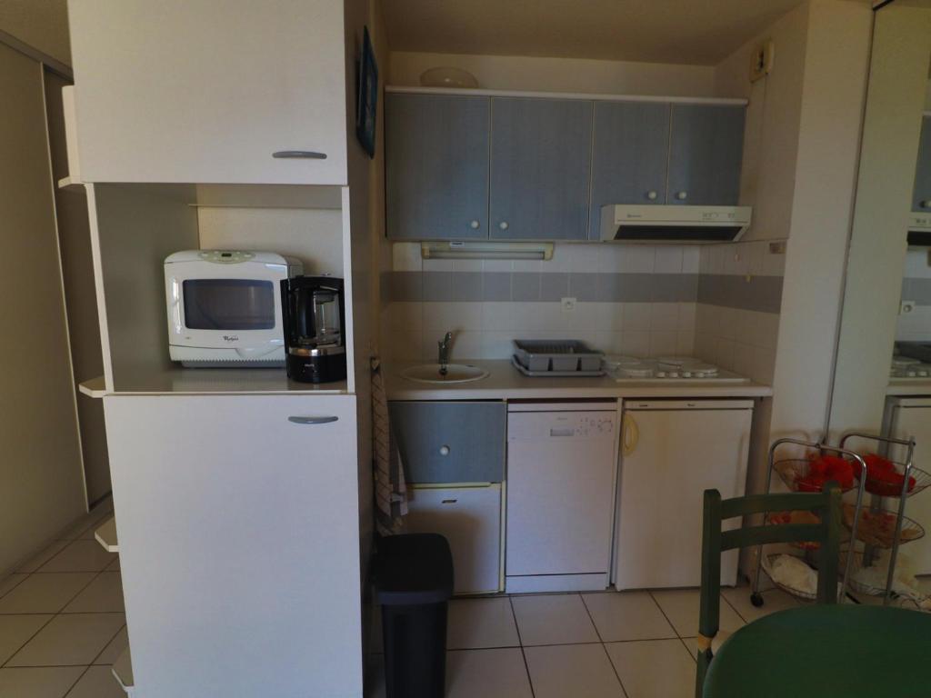 2 Pièces avec Terrasse 11m² à Sète - Résidence avec Piscine et WIFI - FR-1-472A-259 - 4