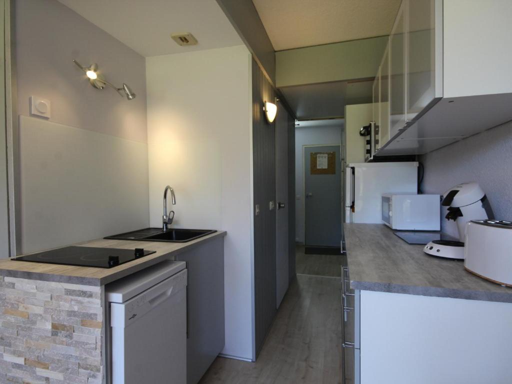 Appartement rénové 2 pièces, balcon, prox commerces, non fumeur - FR-1-346-385 - 5