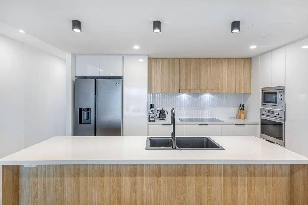 SEASIDE ESCAPE@ The Cosmopolitan Unit 10406, Maroochydore