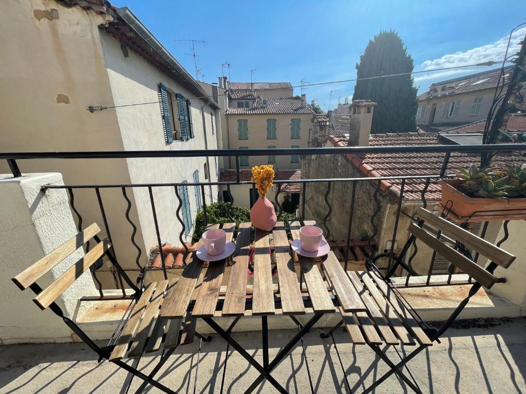 Nice Renting - FERSEN - 2 Rooms Vieil Antibes - AC - Safranier - Big Terrace - 2