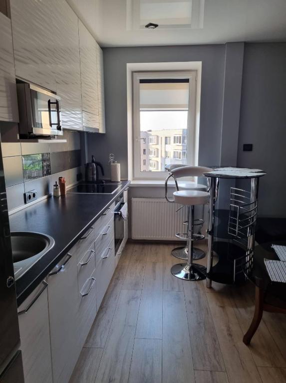 Pas Romaną, Zarasai