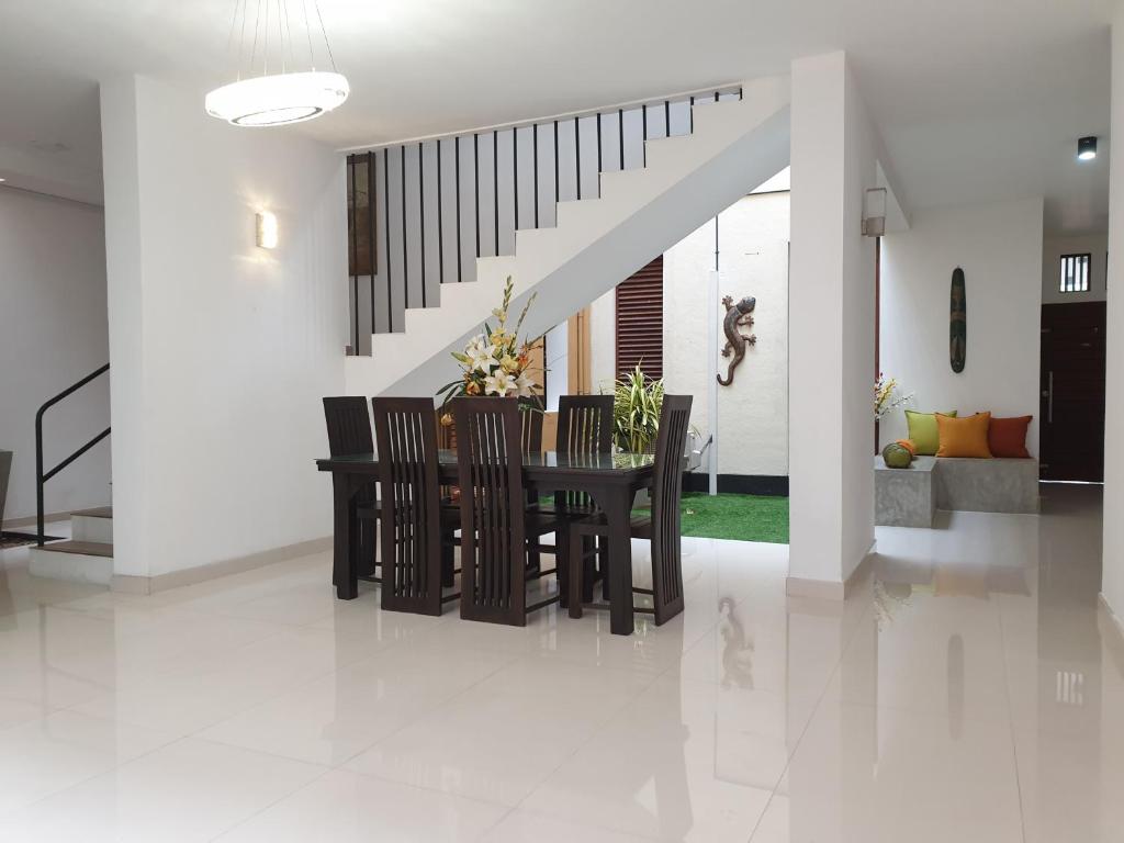 Aqualine Residencies, Dehiwala photo