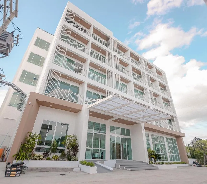Hotel Agnes, hotel in Buriram