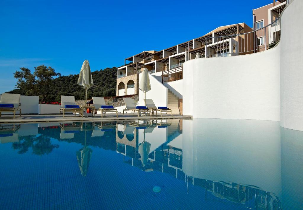 Filion Suites Resort & Spa — Swimming pool in Bali
