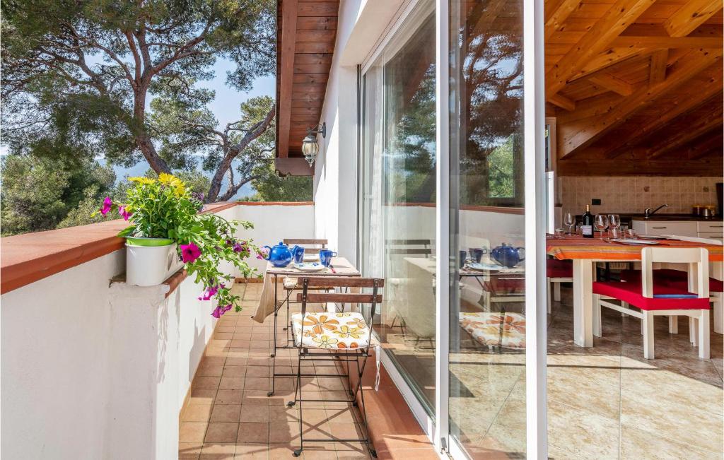 2 Bedroom Beach Front Apartment In Andora - 2