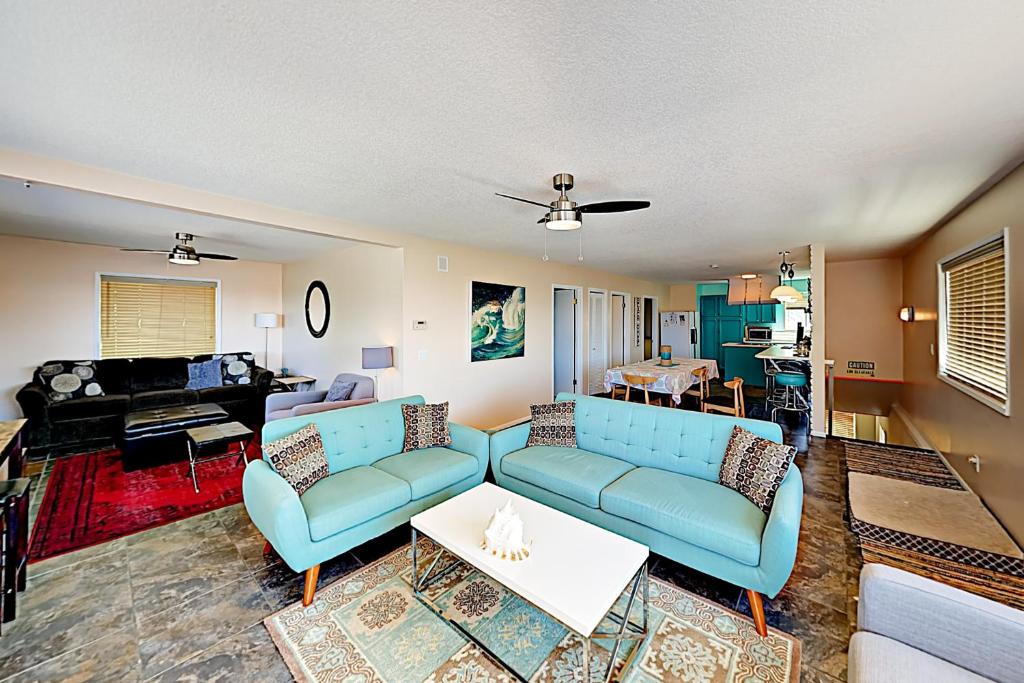 Blue Waves Overlook, Newport