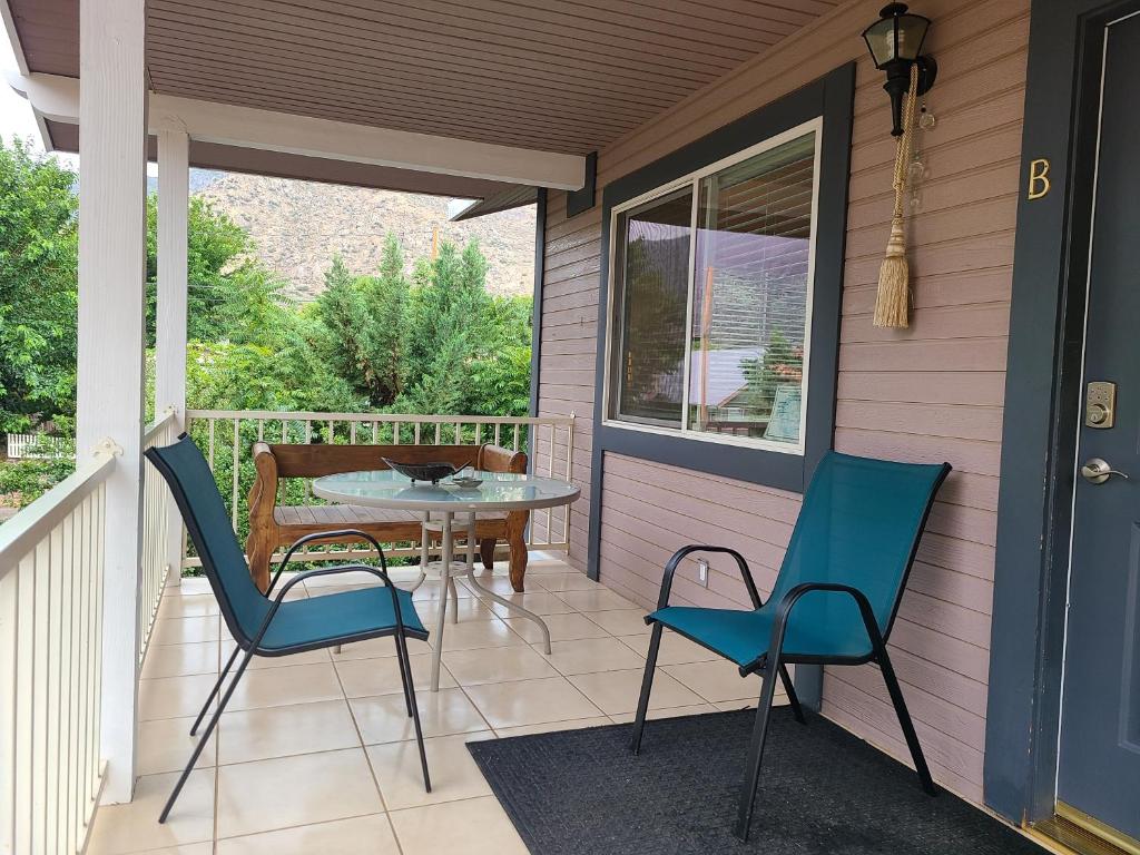 Sacred Mountain River Suites photo