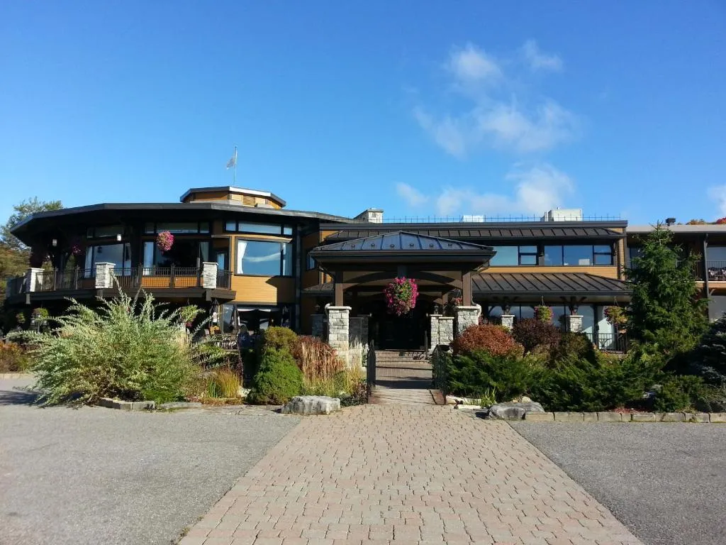 Le Manoir du Lac Delage, hotel in Stoneham