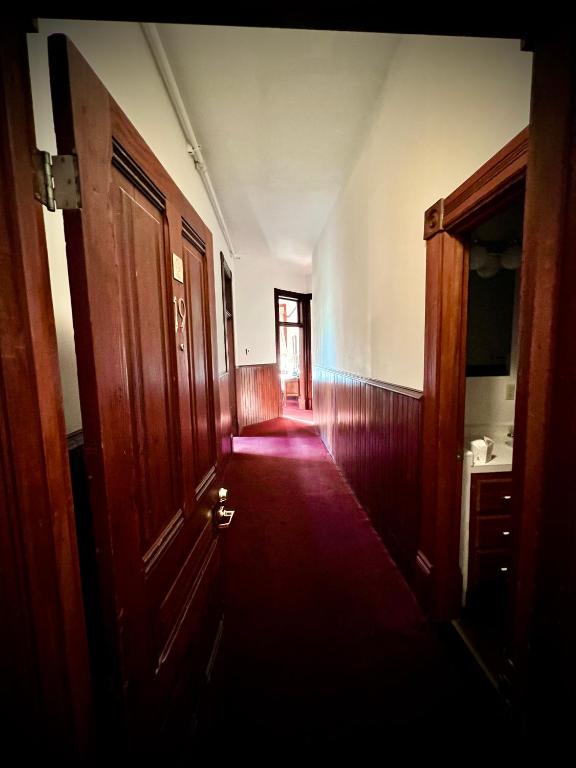 The Monarch Hotel photo